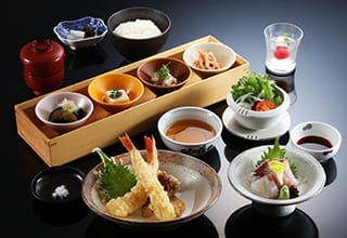 【日帰り】おなじみ料理和楽｜ラウンジドリンク券付き天婦羅ランチ+2ヵ所の大浴場入浴付き