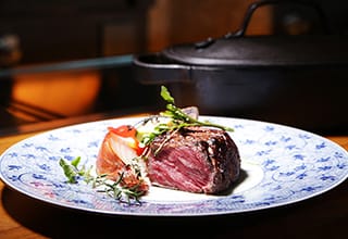 【ＫＡＩＳＥＫＩ】石窯で絶妙な火入れの牛フィレ肉をメインに｜ダイニング時分時