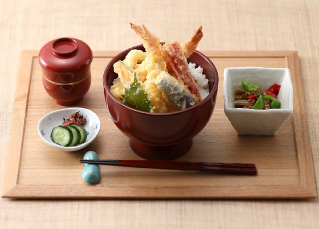 天然海老と野菜の天婦羅丼（¥2,200）