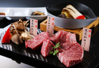 【黒毛和牛食べ比べ御膳】黒毛和牛三種の部位を陶板焼きで愉しむ