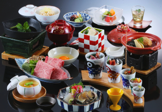 【黒毛和牛御膳】旬の味覚を敷きつめた黒毛和牛付き御膳