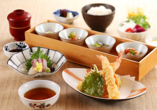 【日帰り】おなじみ料理和楽｜ラウンジドリンク券付き天婦羅ランチ+2ヵ所の大浴場入浴付き