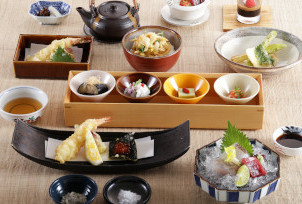 【天婦羅御膳】揚げたて七種の天婦羅を（おなじみ料理 和楽）
